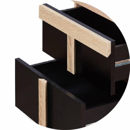 Dvě zásuvky s úchytkou odpovídající stylingu.